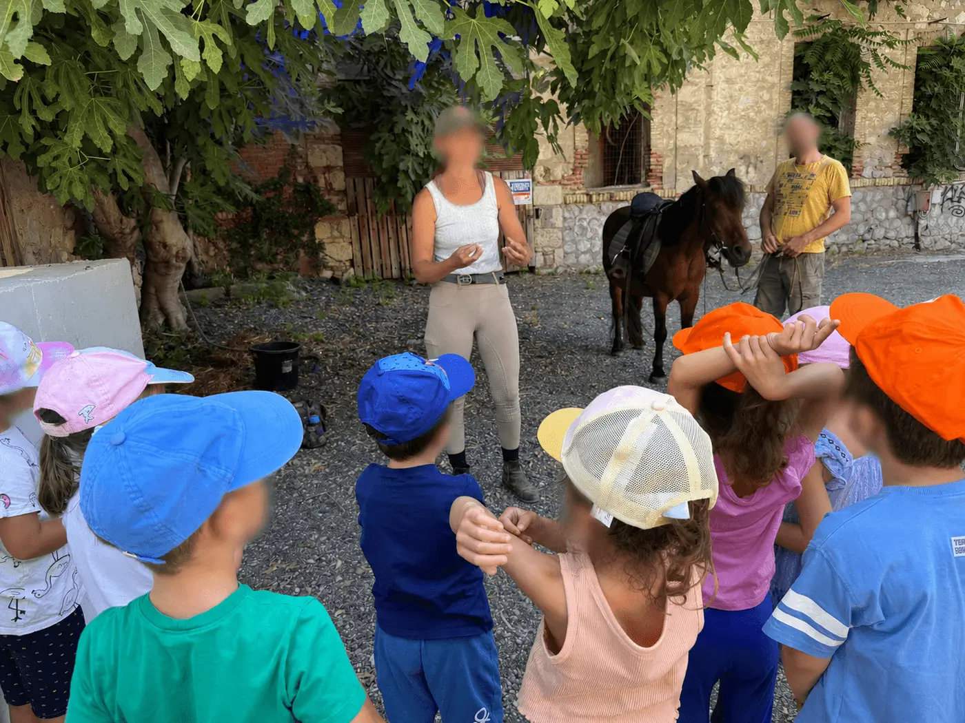 Γνωριμία με πόνι στο camp